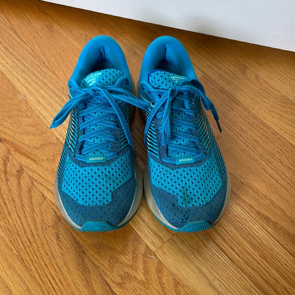 Brooks (levitate) running shoes